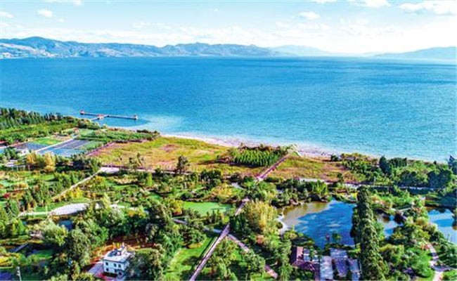 云南 ·“村”光正好 撫仙湖畔“馬房村”：水秀山青荷花美，鄉(xiāng)村旅游正當(dāng)時